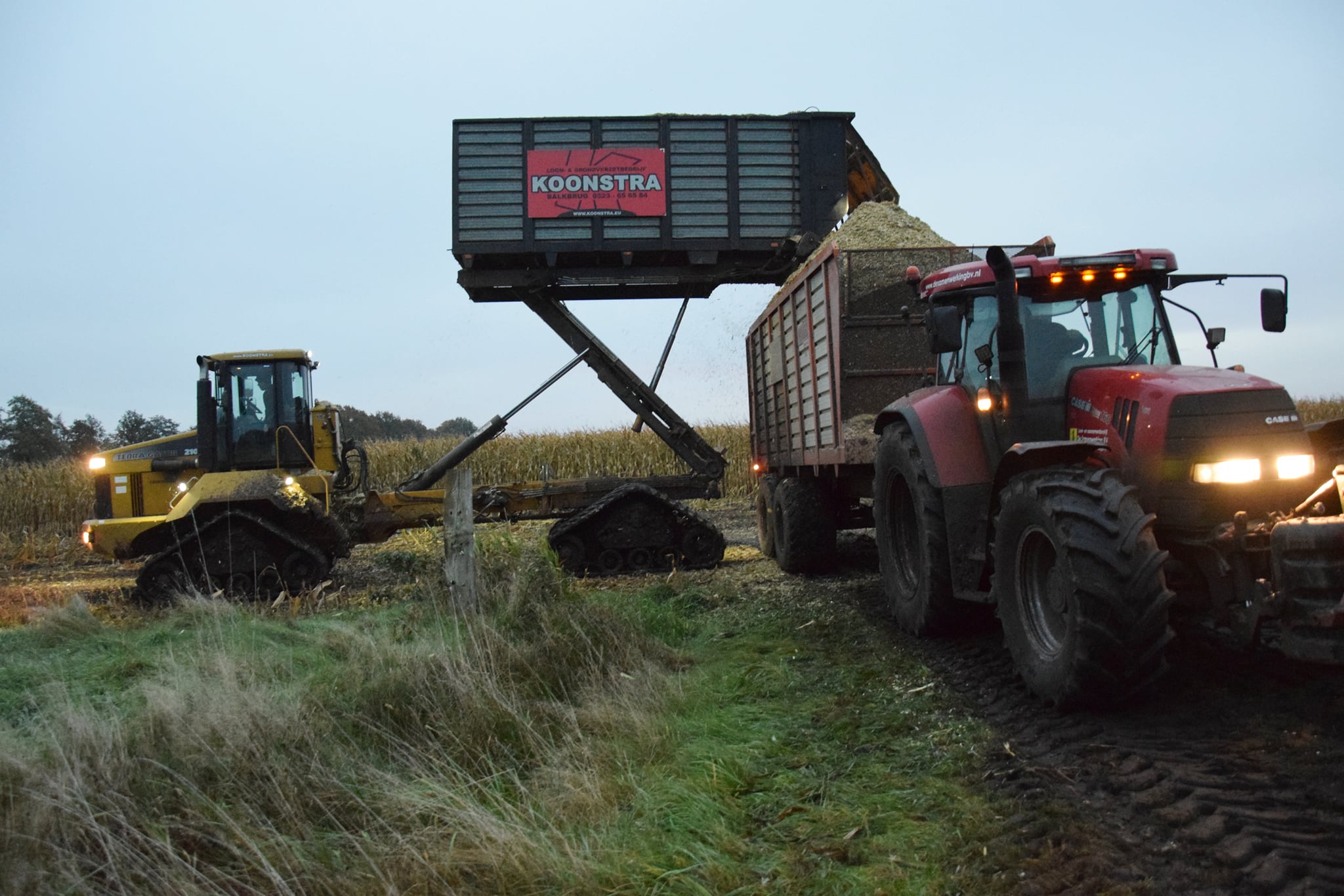 Koonstra Bunkerhakselaar met Terra Gator op rupsen