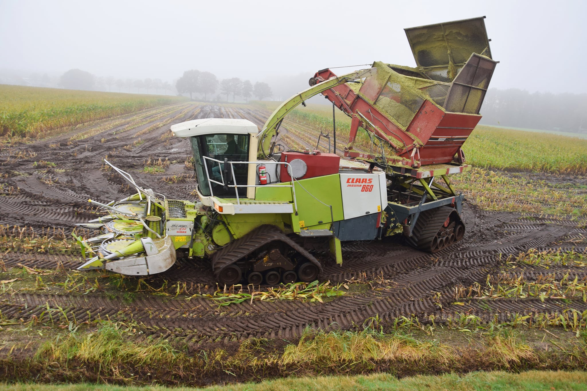 Koonstra Bunkerhakselaar met Terra Gator op rupsen