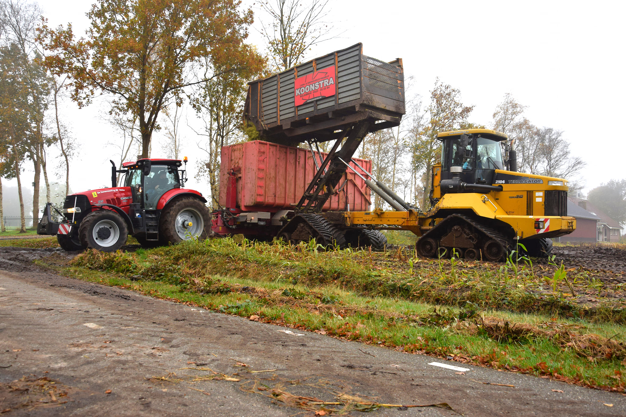 Koonstra Bunkerhakselaar met Terra Gator op rupsen