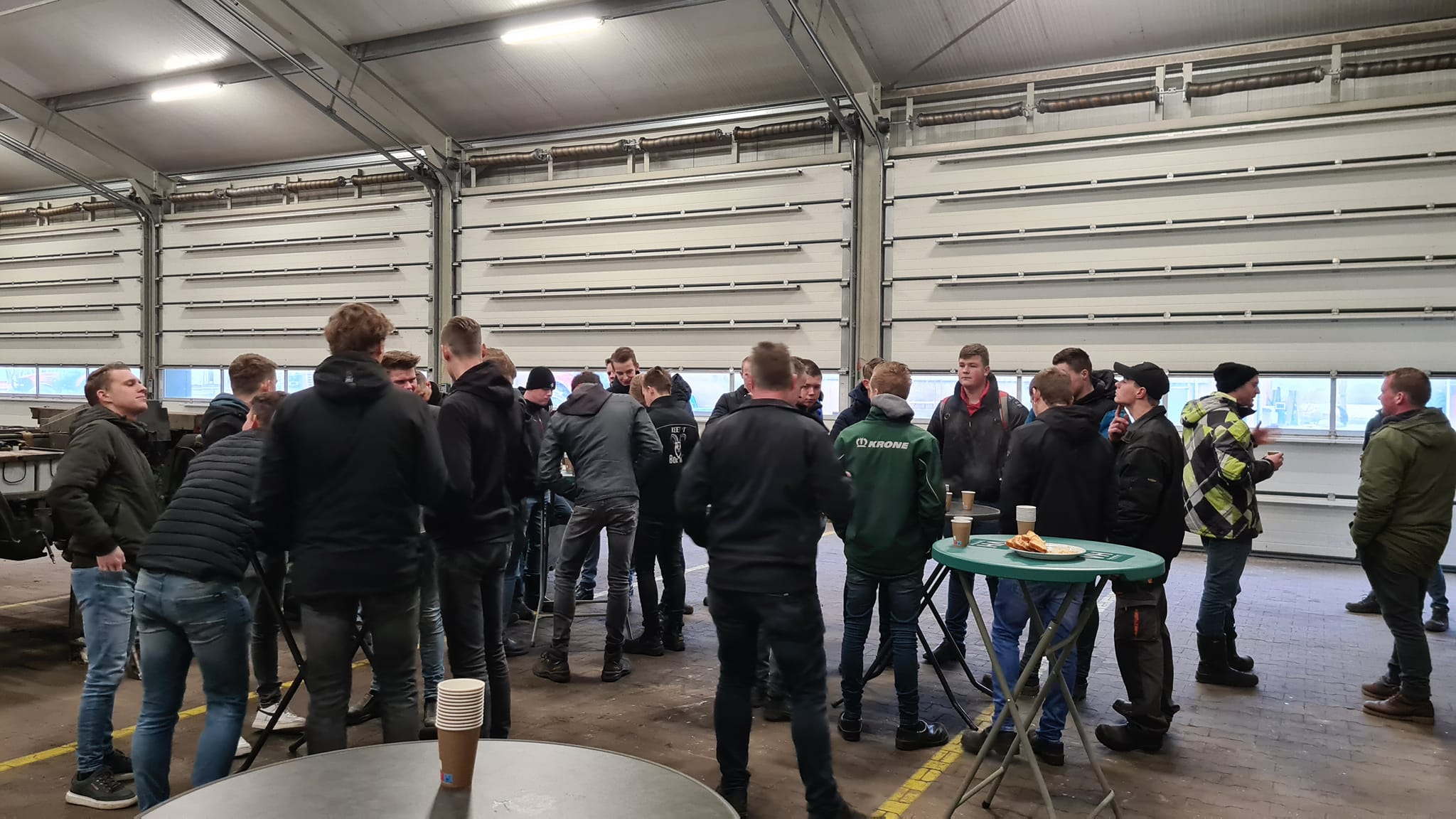 Loonbedrijf Koonstra Leerlingen informeren keuzedeel precisielandbouw.