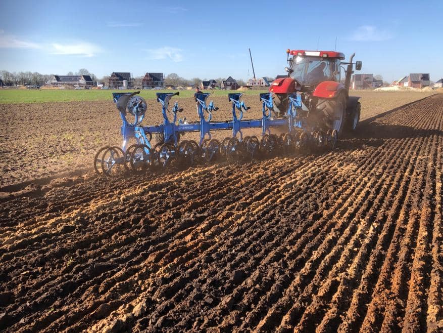 Ploegen met vorenpakker