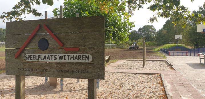 Inzaaien en egaliseren sportveld Witharen