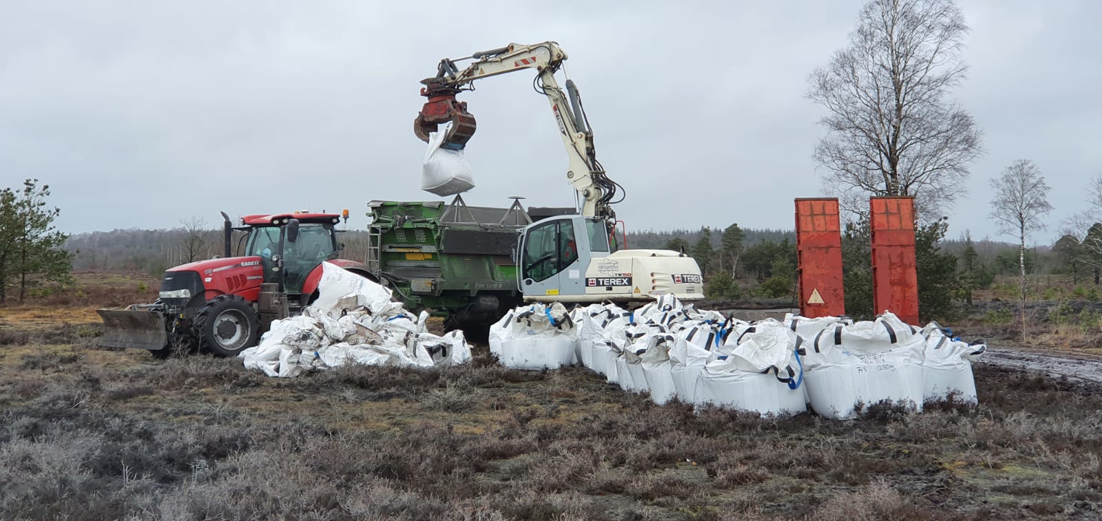 Heidegronden strooien met steenmeel
