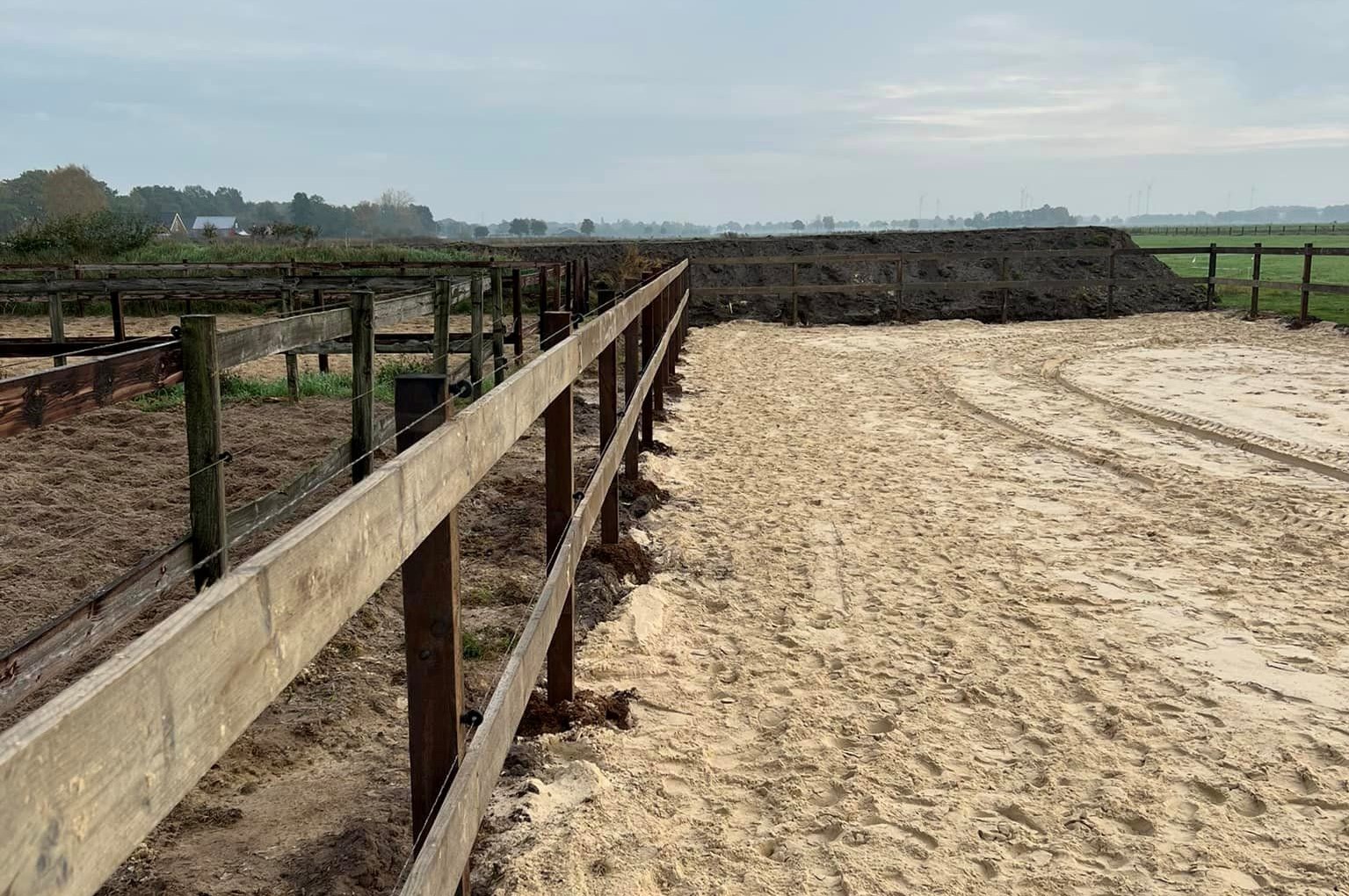 Grondwerk voor uitbreiding paddock