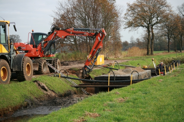 dammen maken aanleg sloten Loonbedrijf Koonstra