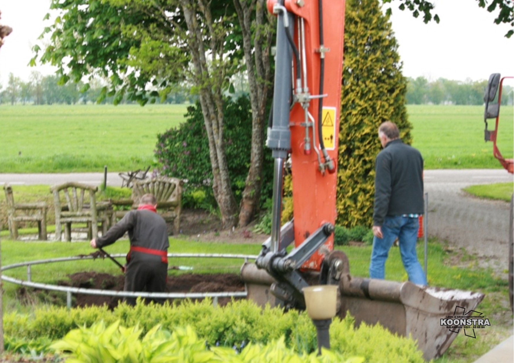 Grondwerk tuin trampoline ingraven 