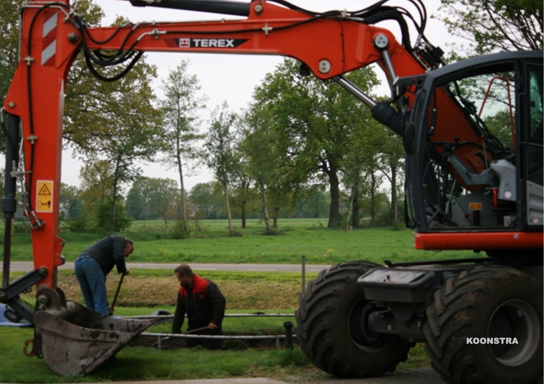 Grondwerk tuin trampoline ingraven 