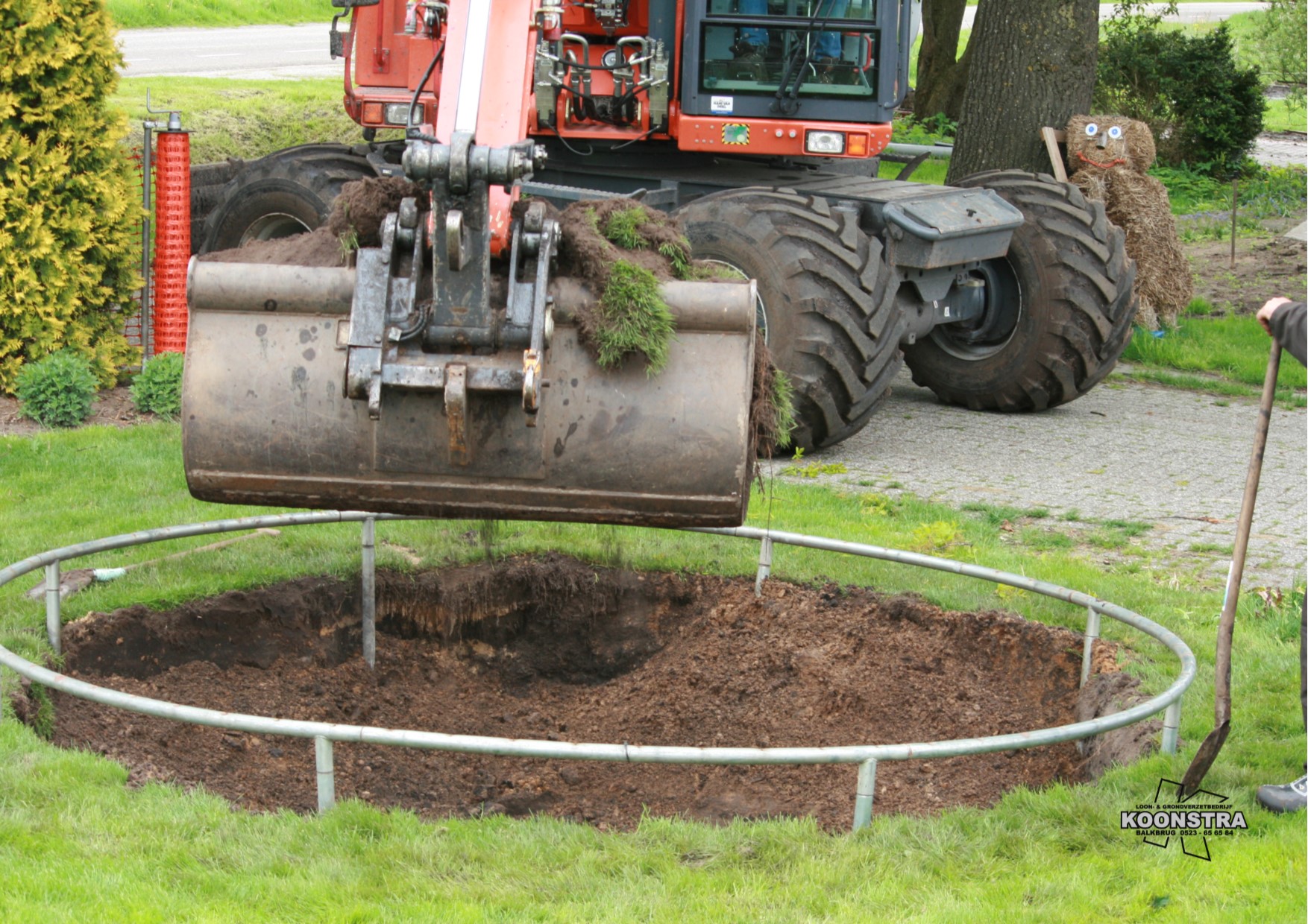 Grondwerk tuin trampoline ingraven 